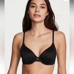 Victoria’s Secret BODY BY VICTORIA
Lightly Lined Full-Coverage Bra